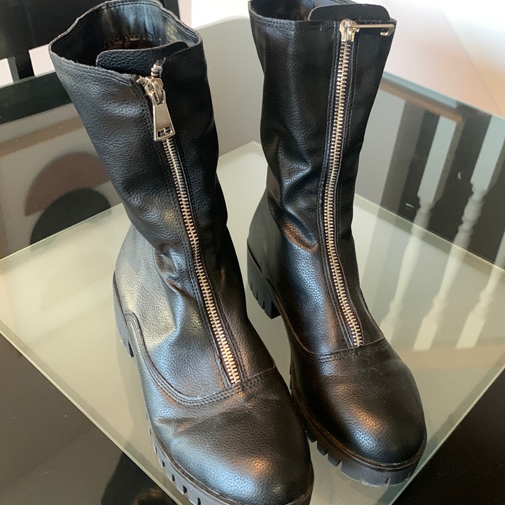 Black boots with zipper